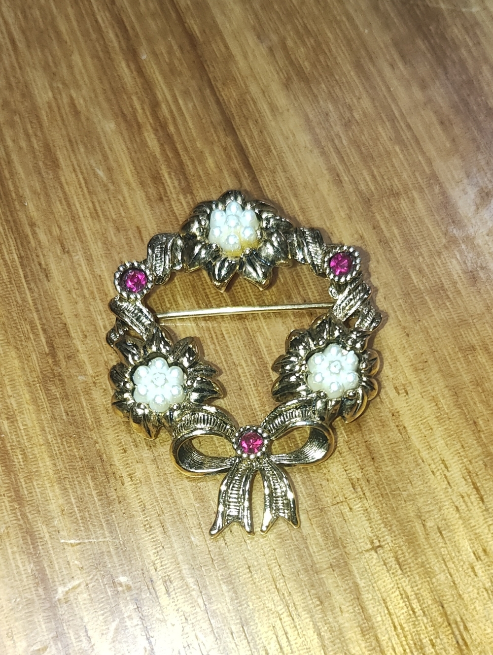 Vintage Avon Floral Wreath Brooch with Red & white Accents